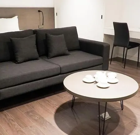 Louis, Homey And Fully Equipped Apartment-2